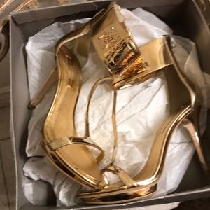 Beautiful Metallic Gold holiday shoes for the night out!